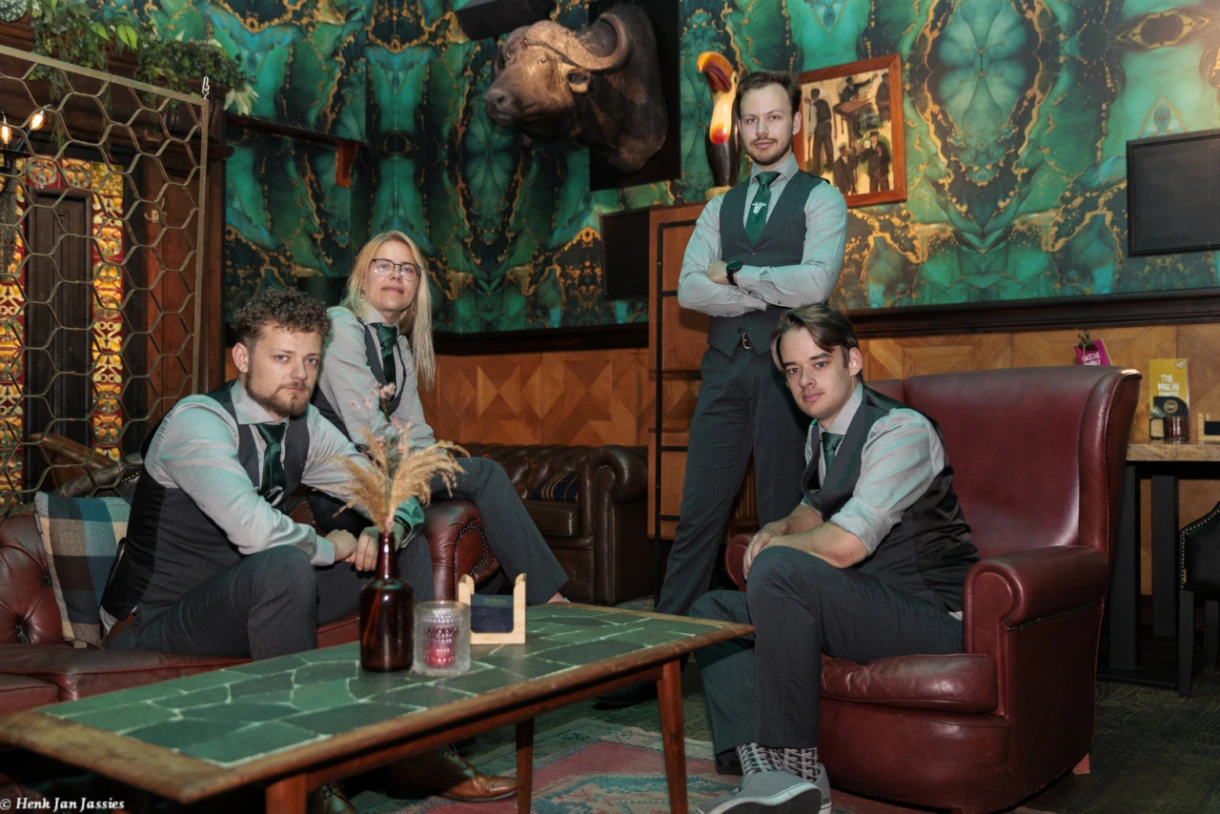 v.l.n.r. Jelle Jassies (Vice-voorzitter), Jade de Munkc (Commissaris), Bastian Schiphouwer (Penningmeester), Maikel Mondria (Voorzitter), Mike Snijder (Secretaris).